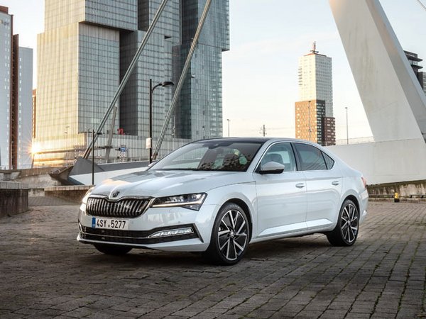 ŠKODA Superb iV